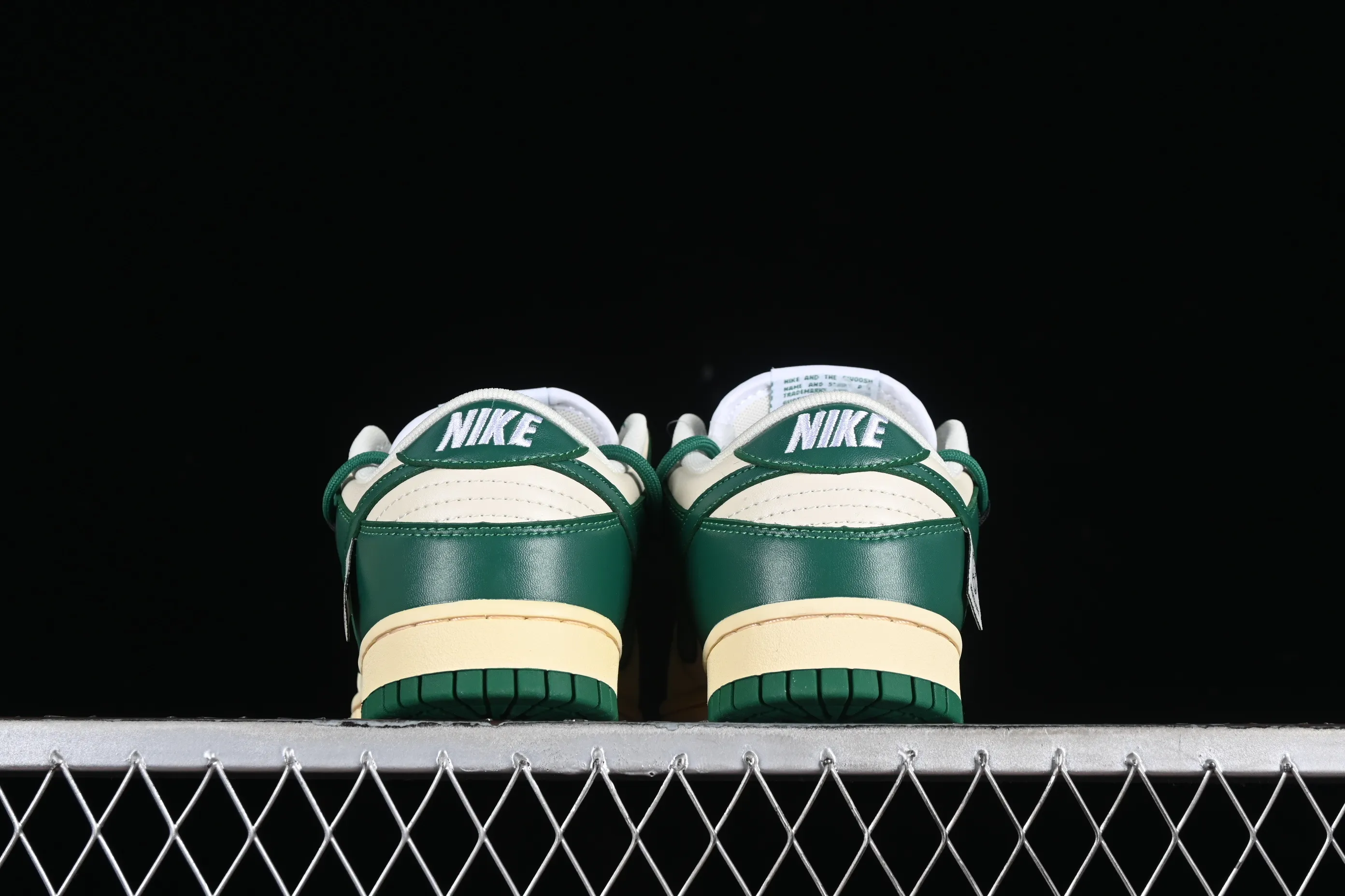 All Categories Nk SB Dunk Series Nk SB Dunk Low Low-top sneakers Nk Dunk Low Sanxingdui 2.0 Retro deconstruction style Old label SB strap low-top casual sneakers DD1503-112